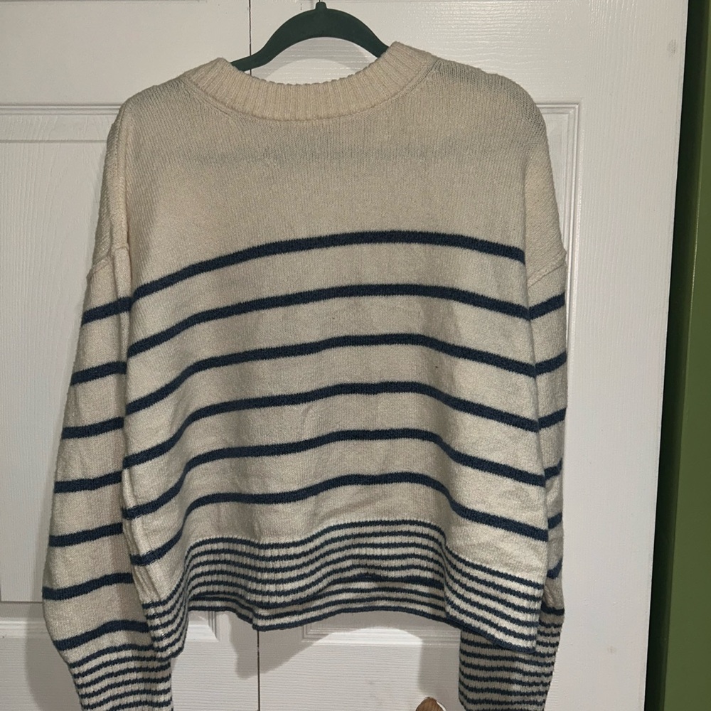 American Eagle Outfitters Cream and Blue Crew Neck Sweater